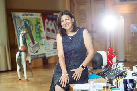 Anne Hidalgo dans son bureau de la Mairie de Paris (2016)