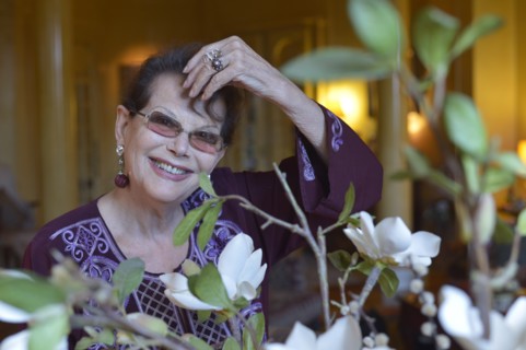Claudia Cardinale chez elle à Paris