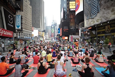 Séance de yoga en plein air à New York