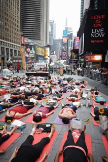 Séance de yoga en plein air à New York