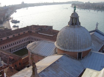 Vue aérienne du canal de la Giudecca à Venise
