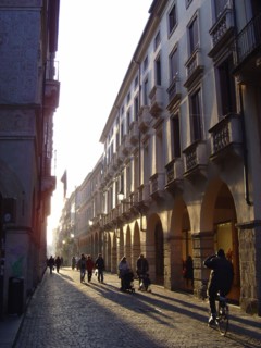 Avenue Andrea Palladio de Venise au soleil couchant