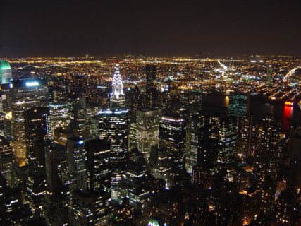 New-York (USA), Manhattan, Vue de nuit depuis l'Empire State Building (vers le Chrysler Building et