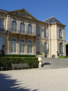 Paris, Musée Rodin, façade sur jardin (détail), Auguste Rodin, sculpteur (1840-1917)