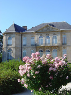 Paris, Musée Rodin, façade sur jardin au printemps (détail), Auguste Rodin, sculpteur (1840-1917)