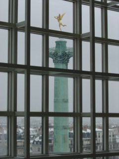 Paris, Place de la Bastille l'hiver sous la neige, Colonne de Juillet (1833-1840) et le Génie de la