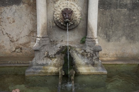 Provence289 Fontaine de Provence, Lourmarin
