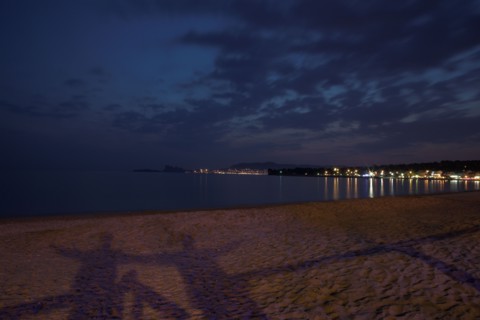 Provence333 La baie des Lescques vers La Ciotat illuminée le soir, couchant, plage de nuit