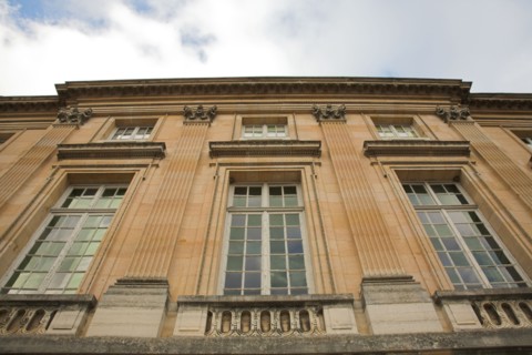 Versailles051 Château de Versailles, Petit Trianon, façade, grandes fenêtres