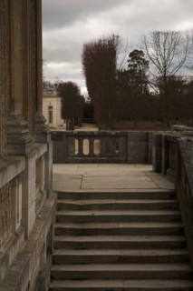 Versailles056 Château de Versailles, Petit Trianon, façade, escalier extérieur, jardin français