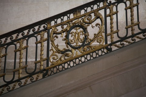 Versailles087 Château de Versailles, Petit Trianon, Escalier d'honneur, rampe en fer forgé au