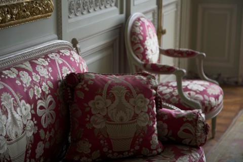 Versailles103 Château de Versailles, Petit Trianon, fauteuil et bergère (détail)
