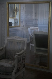 Versailles109 Château de Versailles, Petit Trianon, Boudoir, fauteuils et miroirs