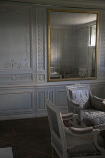 Versailles110 Château de Versailles, Petit Trianon, Boudoir, fauteuils et miroirs