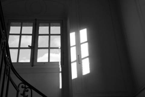 Versailles130 Château de Versailles, Petit Trianon, Escalier vers l'attique, fenêtre