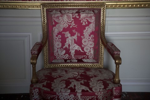 Versailles132 Château de Versailles, Petit Trianon, appartement de Louis XV, à l'attique, fauteuil