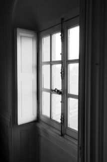 Versailles136 Château de Versailles, Petit Trianon, appartement de Louis XV, attique, fenêtre