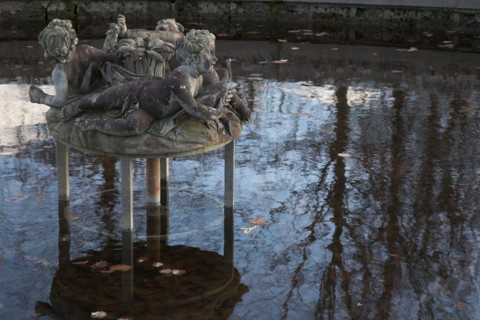 Versailles145 Château de Versailles, Petit Trianon, Jardin français, bassin aux statues d'enfants