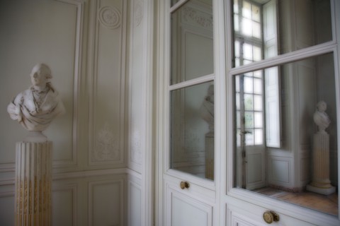VersaillesChromo004 Château de Versailles, Petit Trianon, buste de Joseph II et miroirs