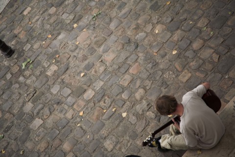 Paris 108 Guitariste sur les bords de Seine, quai, Ile Saint-Louis