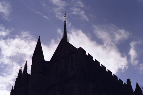 MtSaintMichel21 La Merveille et l'Eglise abbatiale du Mont Saint Michel en ombre chinoise sur le