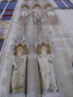 Bruges. Façade de l'Hôtel de Ville (Stadhuis), statues (détail), Place du Bourg (Burg)
