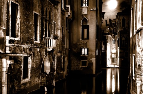 Venise 2008-2009. Nuit, rio, canal, palais, reflets, pleine lune