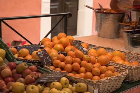 Provence725 Marché de Provence, pommes et oranges