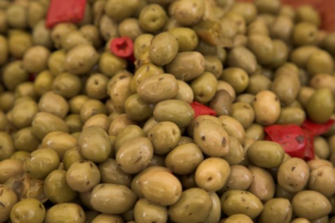 Provence730 Marché de Provence, olives herbes de Provence