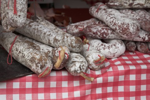 Provence737 Marché de Provence, charcuterie, saucissons de Provence
