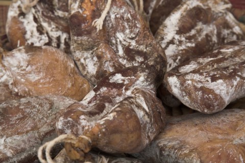 Provence739 Marché de Provence, charcuterie, saucissons secs