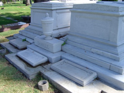 Hollywood Memorial Park, Forever Cemetery (Santa Monica Boulevard) : Cecil B. de Mille 1881-1959