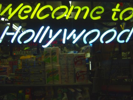Néon "Welcome to Hollywood", vitrine de magasin