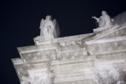 Façace d'église de nuit, ange et effets, Venise