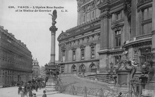 Façade latérale ouest de l'Opéra Garnier, vers 1900