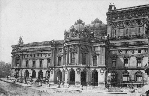 Façade latérale Est de l'Opéra Garnier, vers 1900