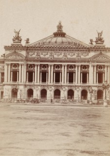 L'Opéra Garnier à Paris, en construction, vers 1870