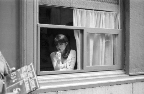 Marie-France Pisier sur le tournage du film "Trans-Europ-Express"