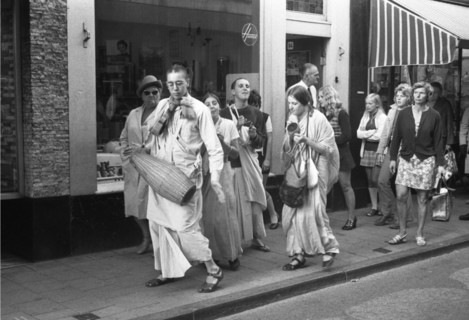 Dévots de Krishna, 1973