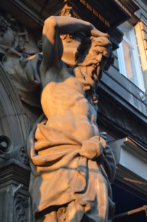 Détail architectural d'une façade d'immeuble à Budapest