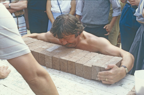 Epreuve de force lors de la Fête de Strawberry Beds, près de Dublin, en Irlande.
1986