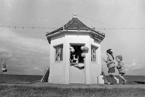 Kiosque d'articles de plage, en Irlande