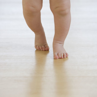 Close up of baby’s feet walking.