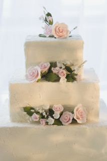 Wedding cake with flowers.