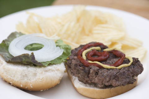 Closeup of a hamburger on a plate. Date : 2006