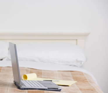 Still life of laptop computer on bed. Date : 2006