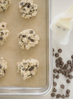 High angle view of cookie dough on sheet pan. Date : 2006
