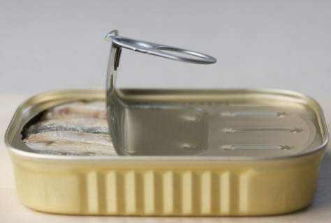 Can of sardines partly opened. Date : 2006