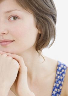 Woman leaning chin on hands. Date : 2007
