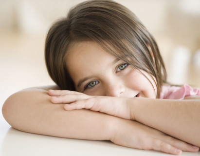 Portrait of girl leaning head on arms. Date : 2006